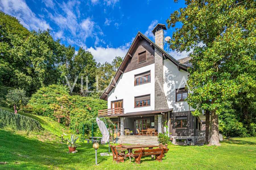 Parduodama prabangi vila Aronoje, Madžorės ežeras.