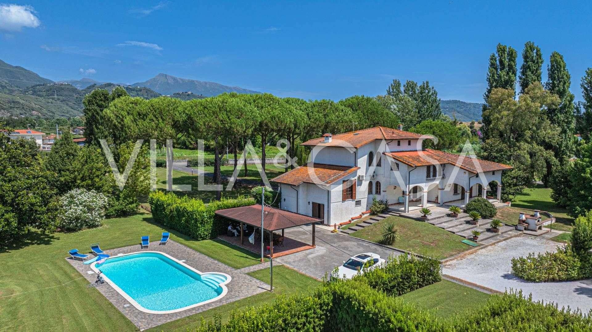 Vila su baseinu Pietrasantoje pardavimui