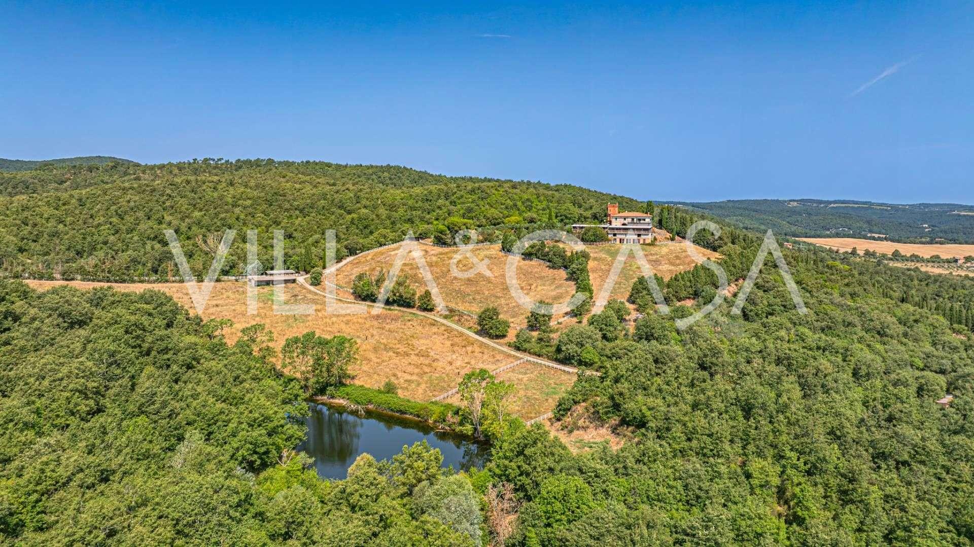 Parduodamas pilis su žirgų kompleksu ir dvaras Toskanoje
