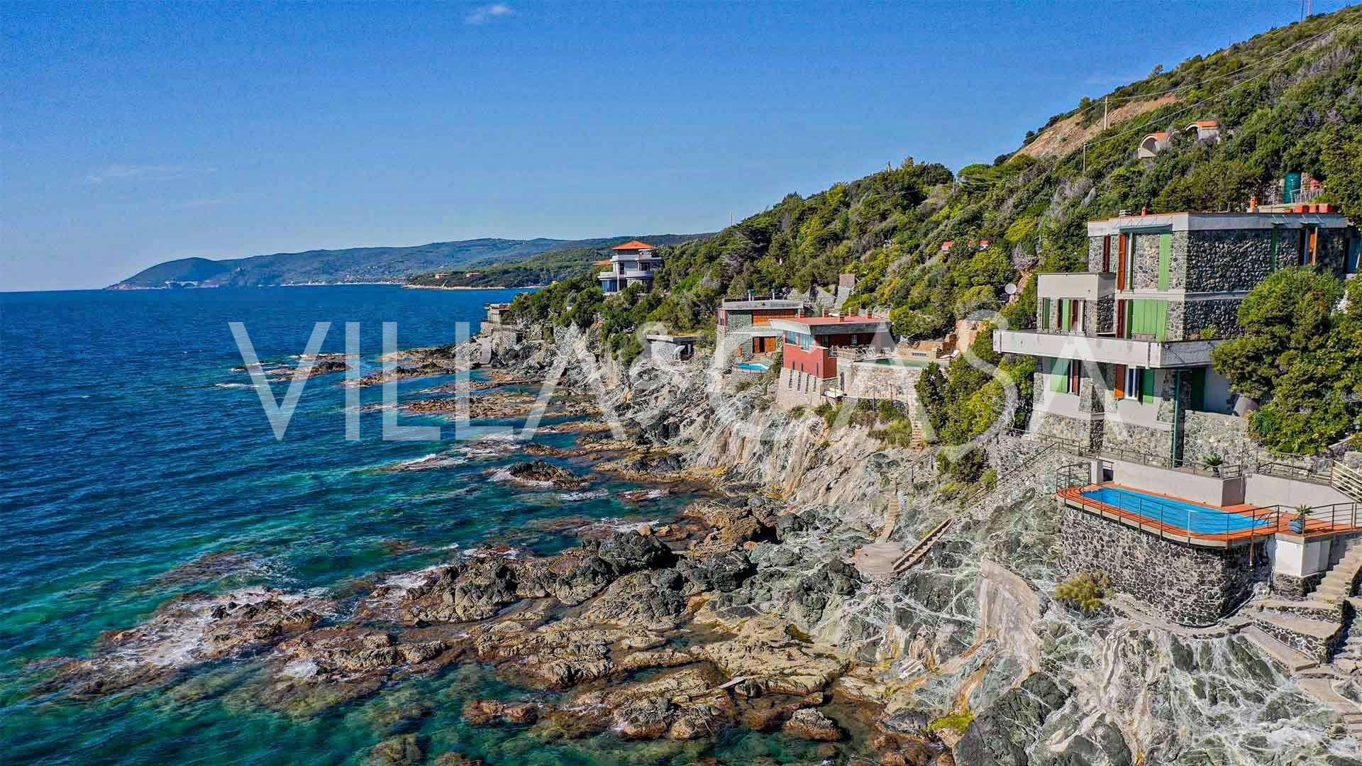 Prestižinė vila su baseinu ant Kastiļončelo kranto pardavimui