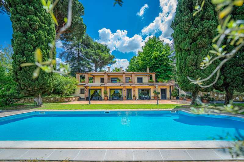 Fraskatis, Roma: prabangi vila su baseinu