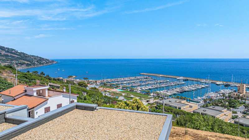 Šiuolaikinė vila Santo Stefano al Mare mieste