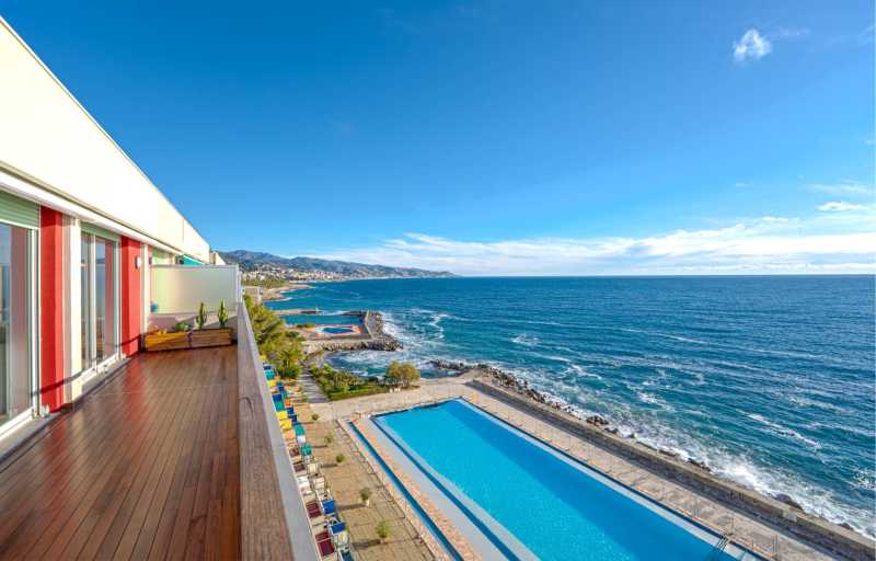 Butas Kapo Nero, Sanreme, šalia jūros