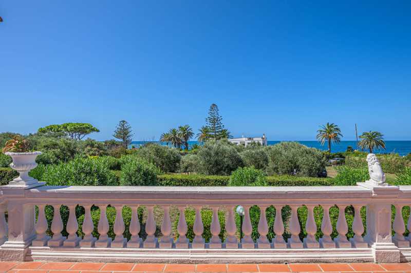 Unikali vila Santa Marineloje