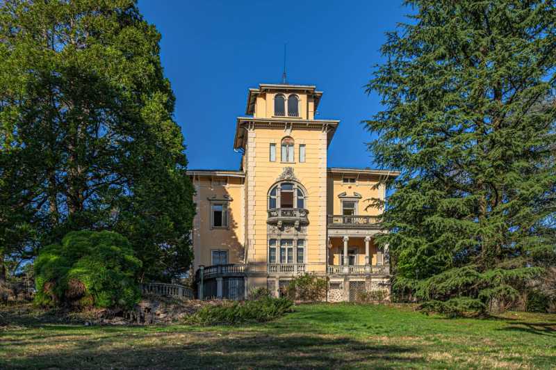 Vila prabangi prie Korolino, netoli Šveicarijos.