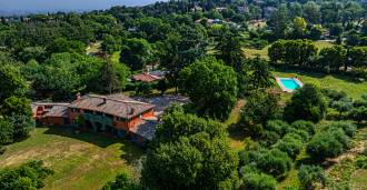Vila su istorija ir baseinu Grotaferatoje