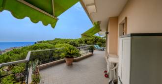 Penthausas su vaizdu į jūrą San Reme