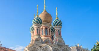 Erdvus butas prie jūros Sanremo centre.