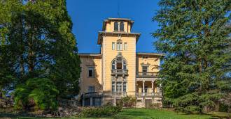 Vila prabangi prie Korolino, netoli Šveicarijos.
