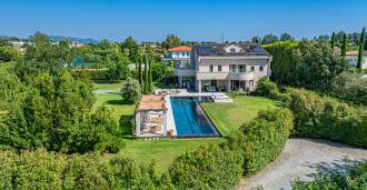 Vila su baseinu Forte dei Marmi pardavimui